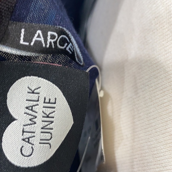 NWT… Beautiful and Unique First Class Top. - Picture 9 of 13